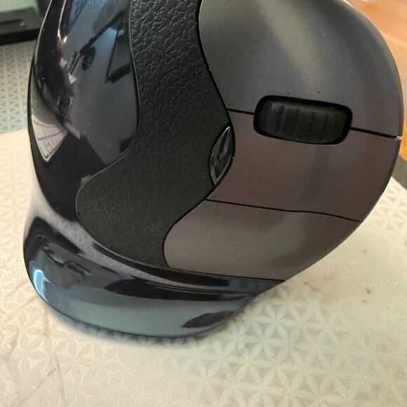 Evoluent VMDSW Vertical Mouse 4 for Right Hand - SIZE SMALL - Picture 2 of 2